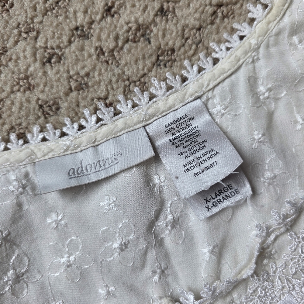 Ivory eyelet nightgown - Picture 7 of 8